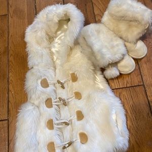 GIRLS 3 / 4 GYMBOREE FUZZY VEST SIZE 9 BOOTS